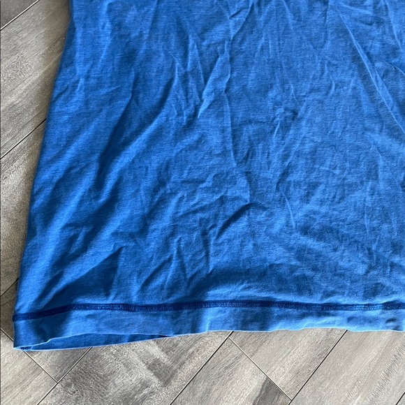 Lululemon Mens Basic V Neck Tshirt - Picture 3 of 6